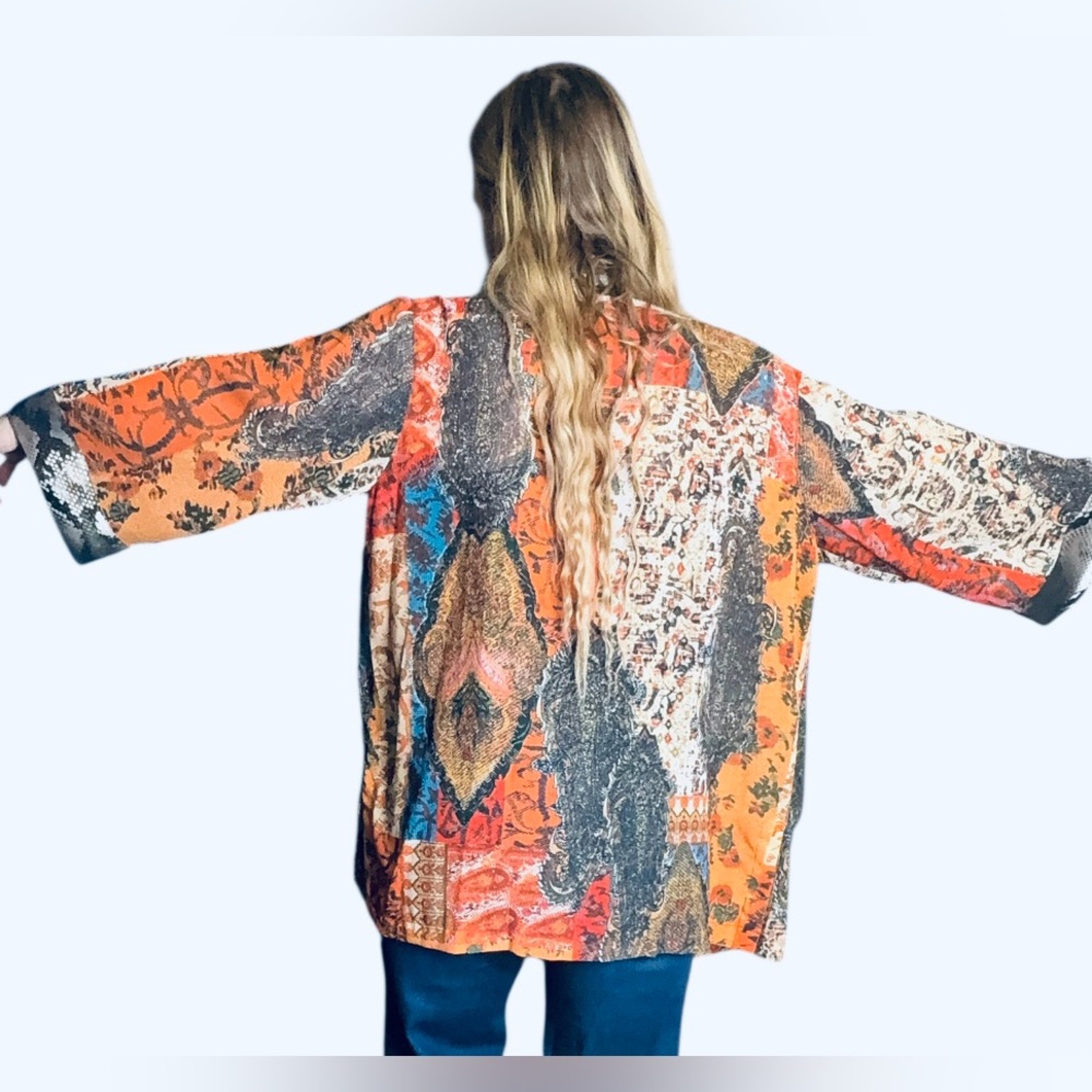 John Mark Beautiful Kimono - Picture 2 of 14